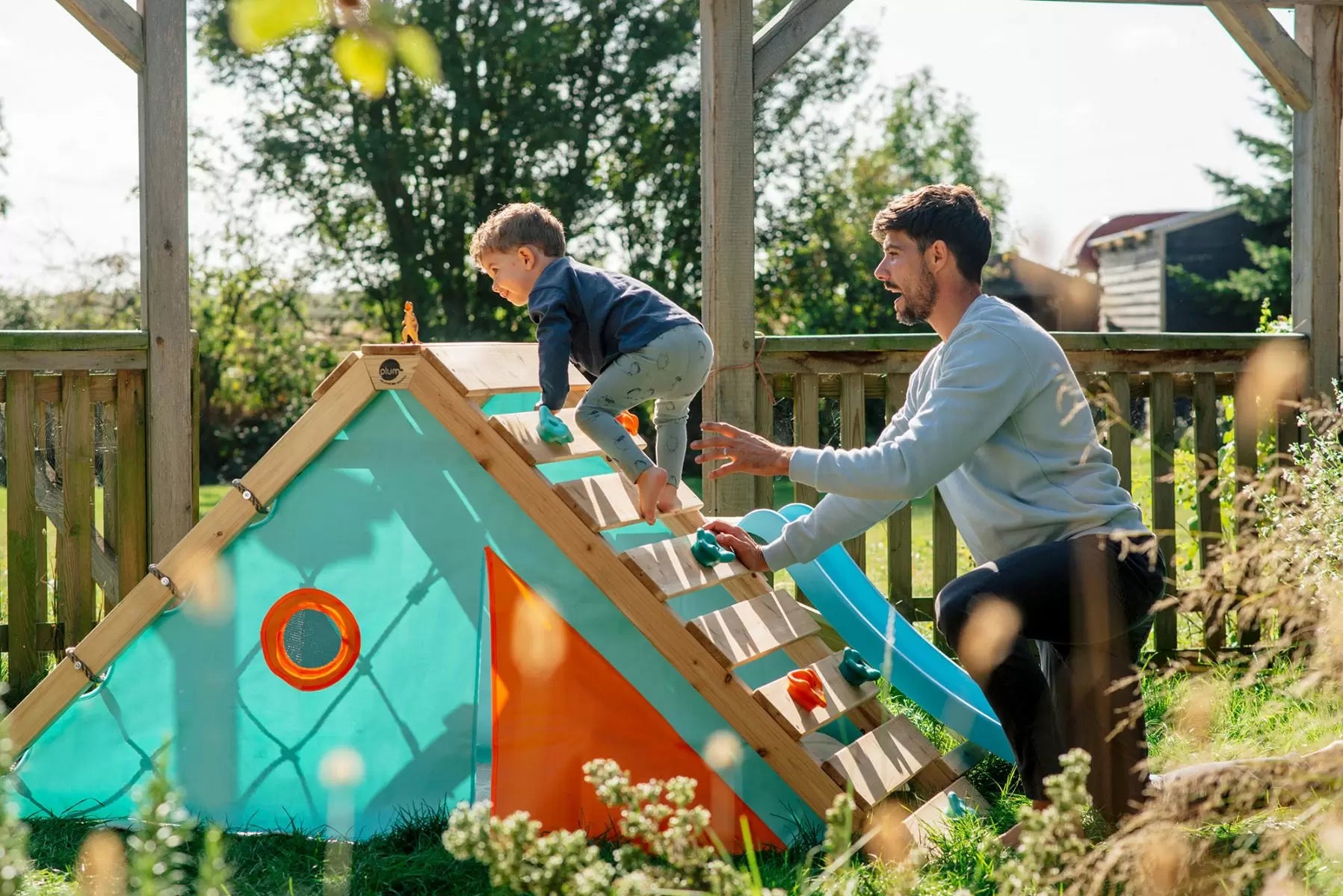 Mi primer centro de juegos de madera