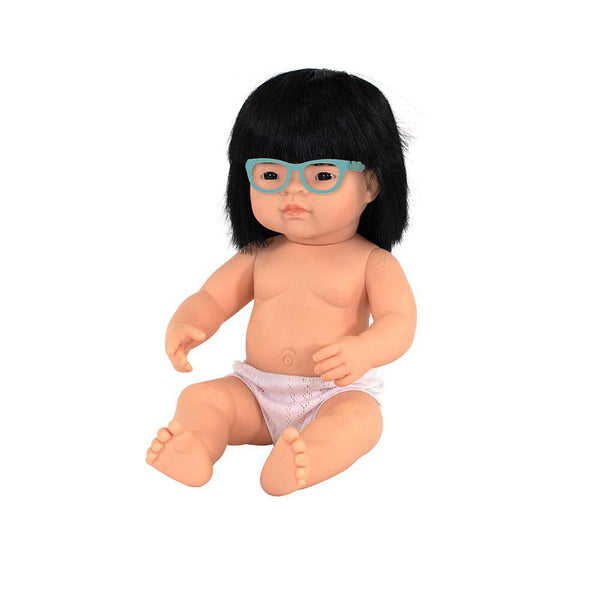 Bebé asiática con gafas 38 cm - Bizcocho de Yogur