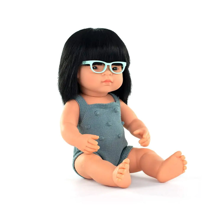 Muñeca asiática con gafas 38 cm Pelele Plomo · Miniland - Bizcocho de Yogur