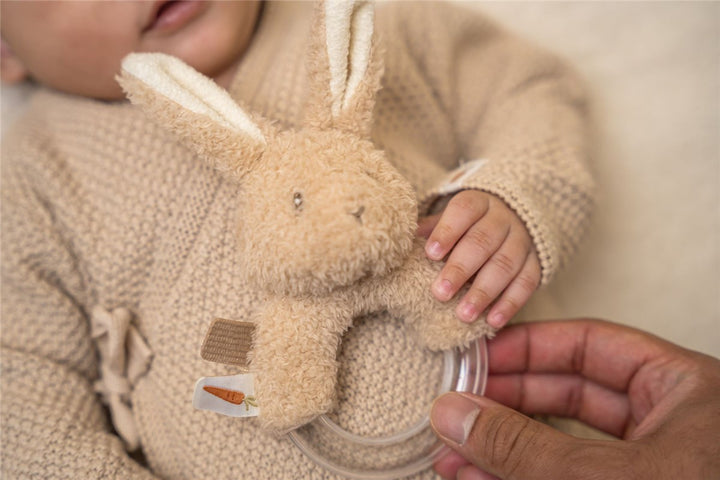 Sonajero Anillo conejito Baby Bunny · Little Dutch - Bizcocho de Yogur