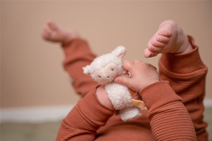 Sonajero de Muñeca Oveja Pequeña Granja · Little Dutch - Bizcocho de Yogur