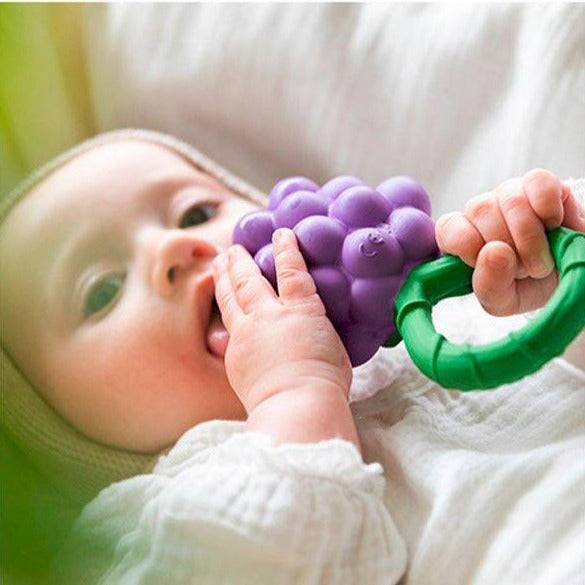 Sonajero · Grape Rattle Toy - Bizcocho de Yogur